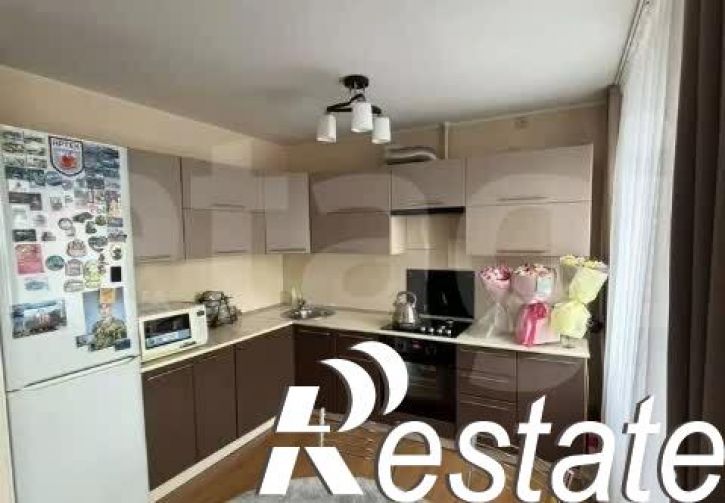 4-комн квартира улица Строителей, 81Б,  д. 81Б