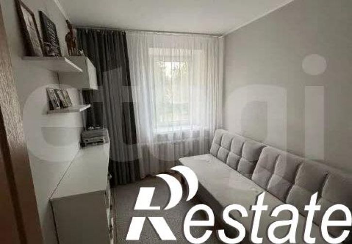 4-комн квартира улица Строителей, 81Б,  д. 81Б